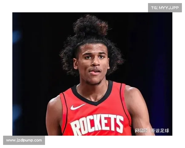 布克战术灵活性分析：从得分手到多面手的转型与影响